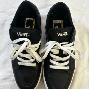 Vans Range Black Gum Sole Sneakers Women’s 9